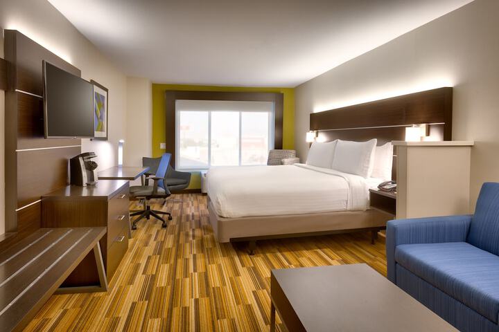 Room 12 of 33