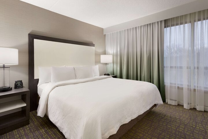 Embassy Suites by Hilton Newark Wilmington South