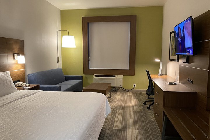 Room 12 of 42