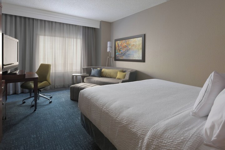 Room 11 of 30