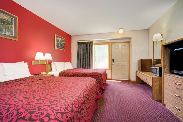 Room 8 of 12