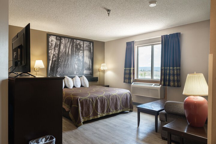 Room 9 of 18