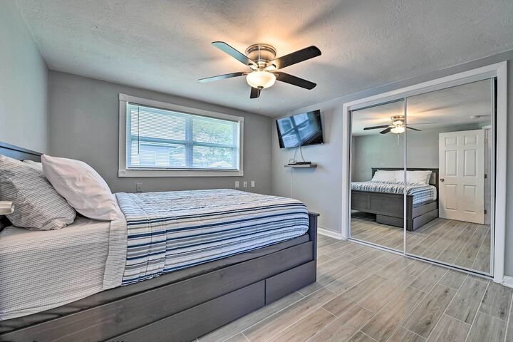Renovated Port Richey Oasis w / Lanai + Grill!