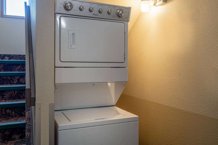 Super 8 by Wyndham Edmonton International Airport