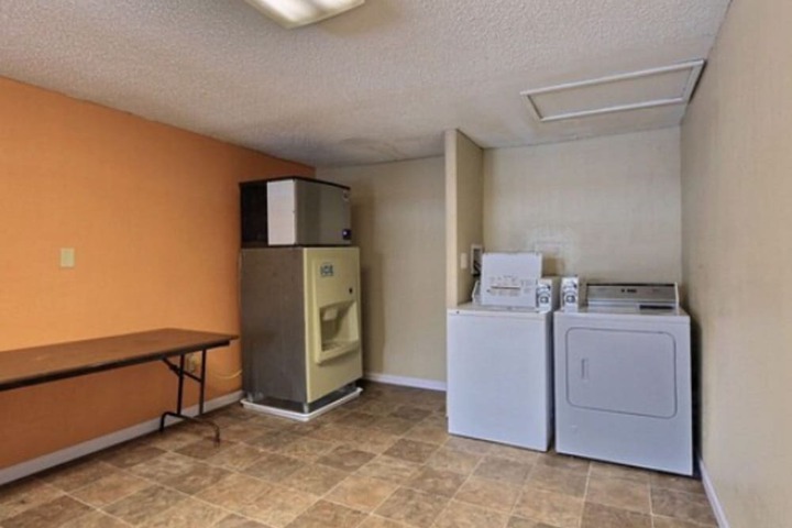 Room 10 of 21