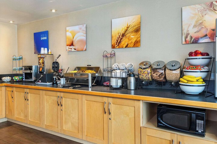 Breakfast/Coffee Service 65 of 70