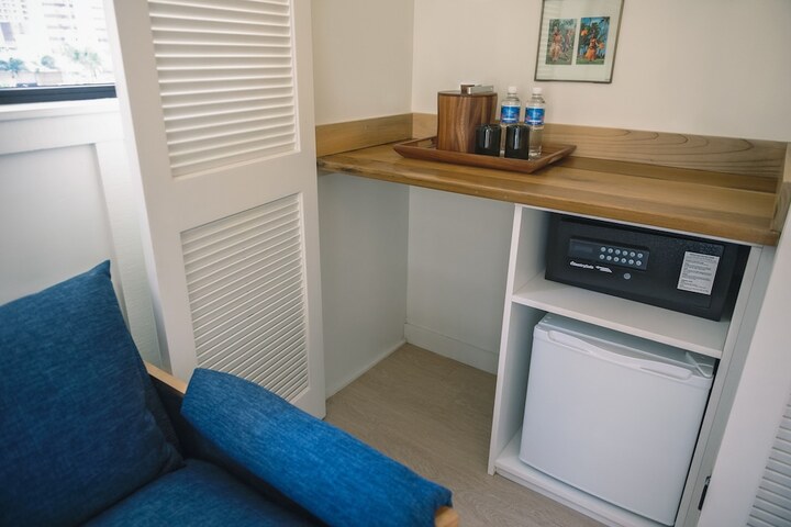 Room 42 of 73