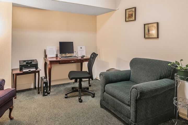 Business Center 36 of 36