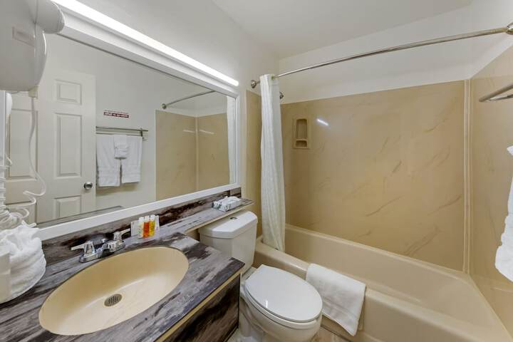 Room 43 of 131