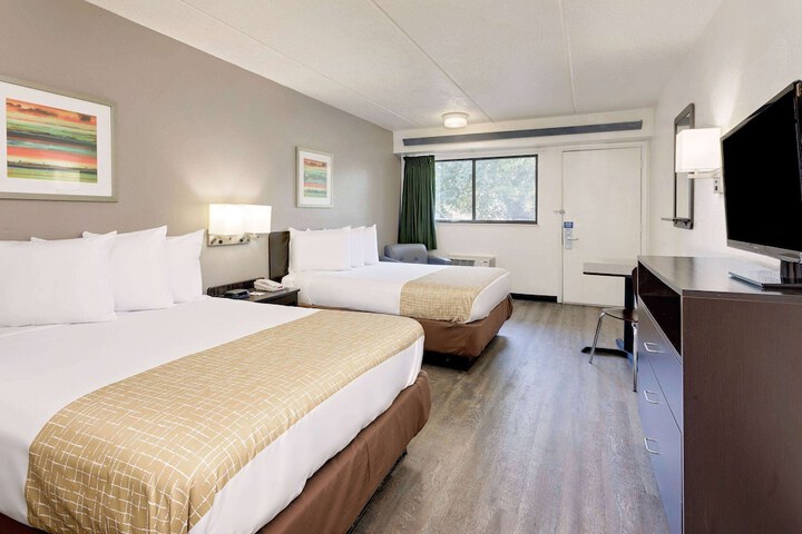Room 9 of 21