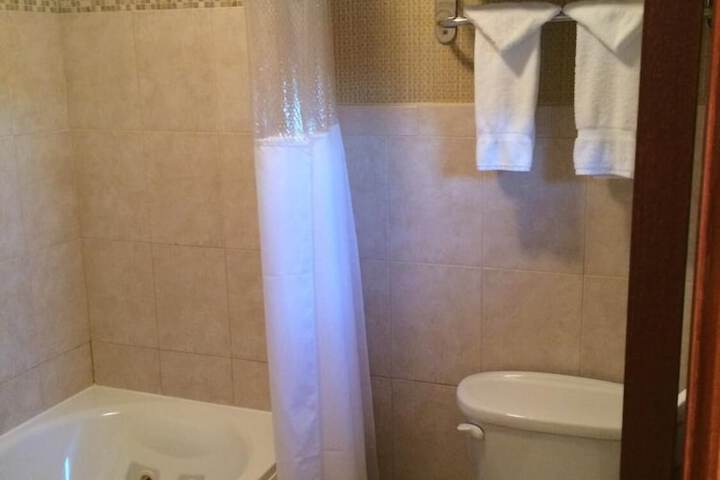 Pacer Inn & Suites Delaware