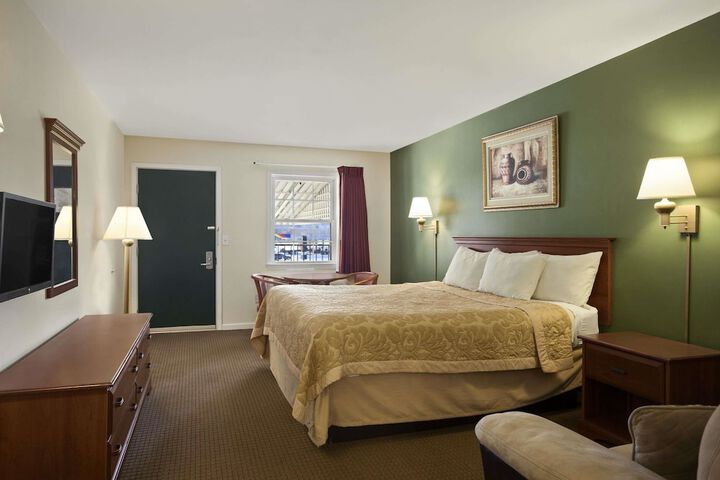 Super 8 by Wyndham Mifflinville Near Bloomsburg