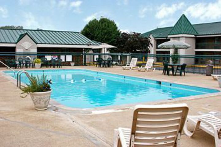 Rodeway Inn & Suites