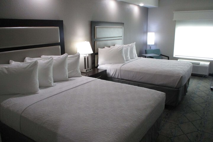 Room 12 of 28