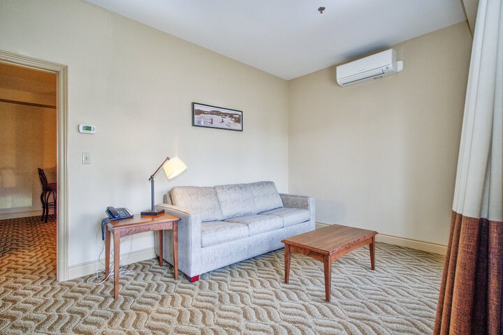 Room 25 of 28