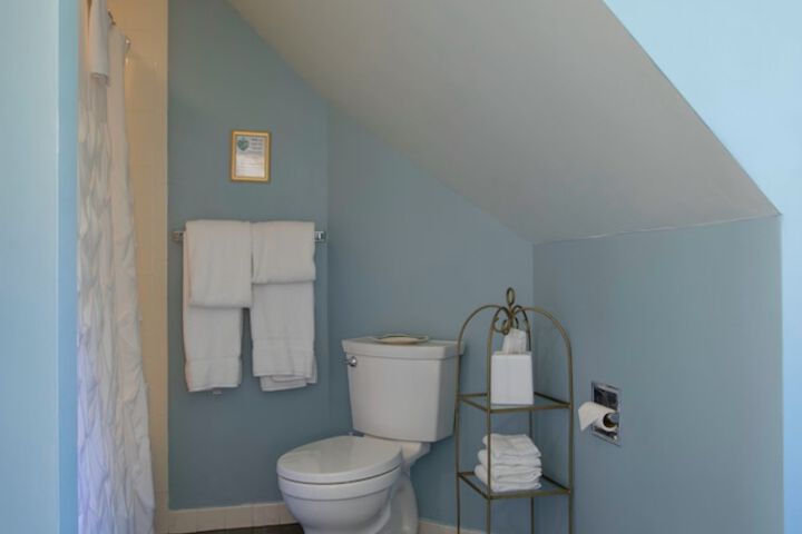 Room 115 of 275