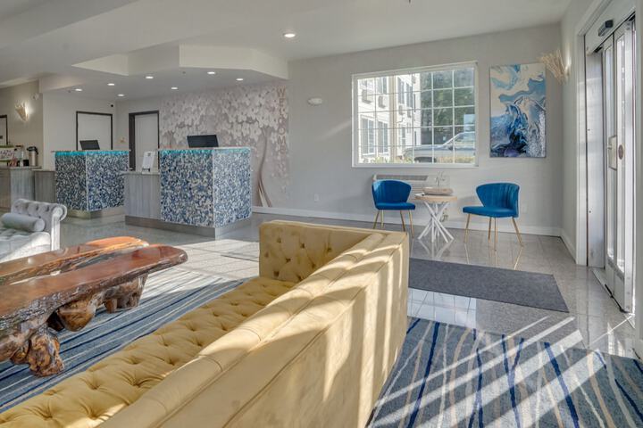 The Ashley Inn & Suites