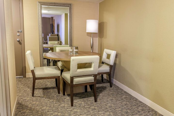 Room 33 of 40