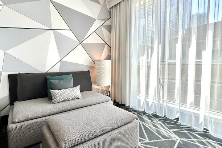 Room 33 of 62