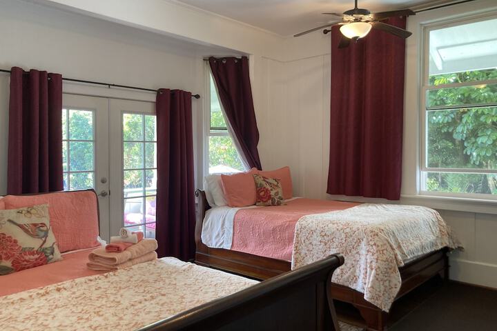 Hilo Bay Oceanfront B & B