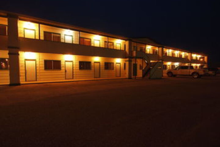 Lakeside Motor Inn