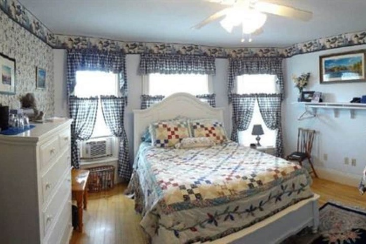 THE YOUNG HOUSE BED AND BREAKFAST