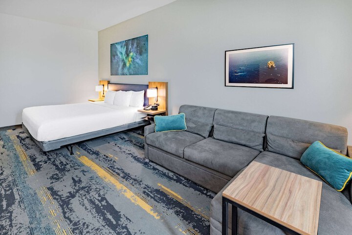 Room 27 of 49