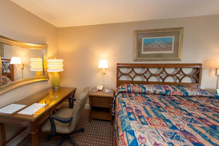 Room 17 of 28