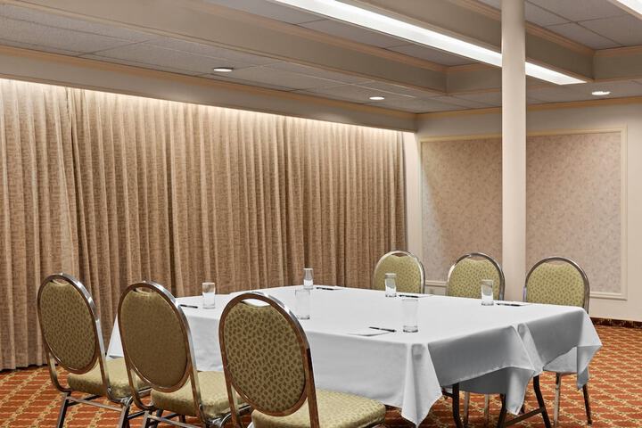 Royal Scot Hotel & Suites Trademark Collection by Wyndham