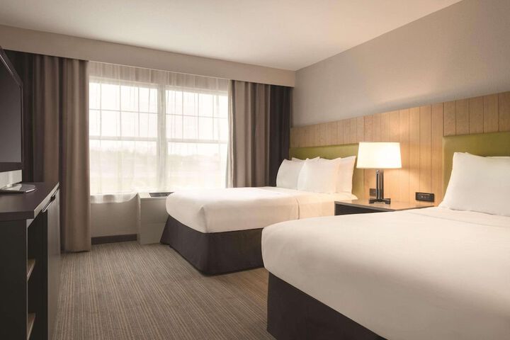 Country Inn & Suites by Radisson Germantown, WI
