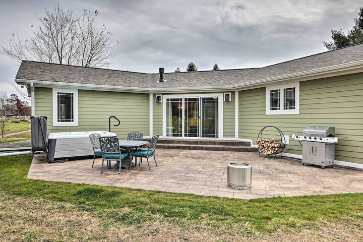 Modern Marlinton Home w / Hot Tub & Mtn Views!