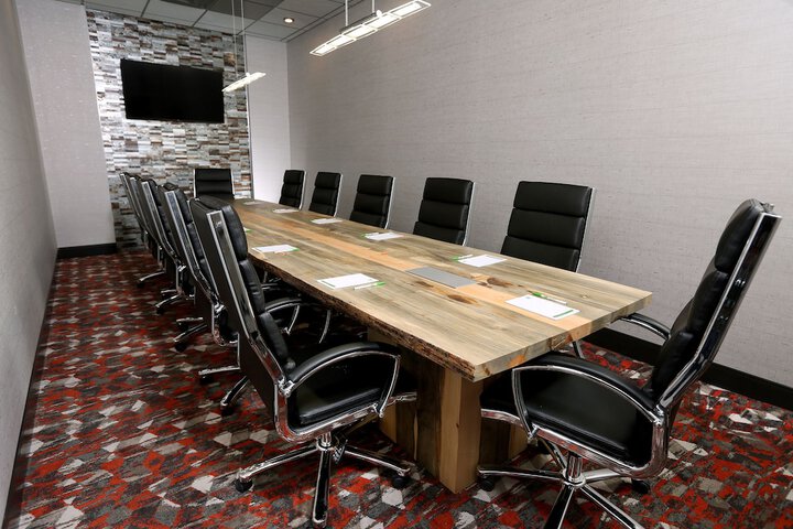 Holiday Inn & Suites Sioux Falls - Airport by IHG