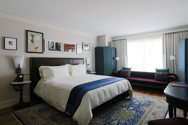 Room 33 of 71