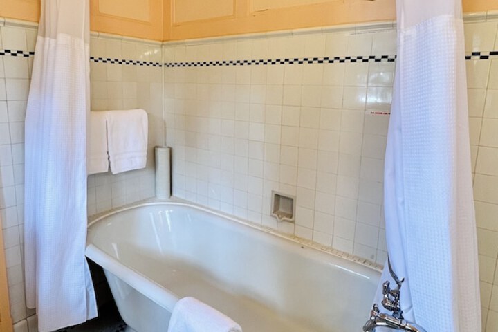 Room 15 of 68