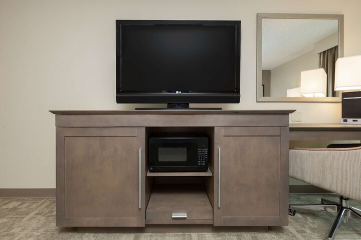 Room 6 of 28