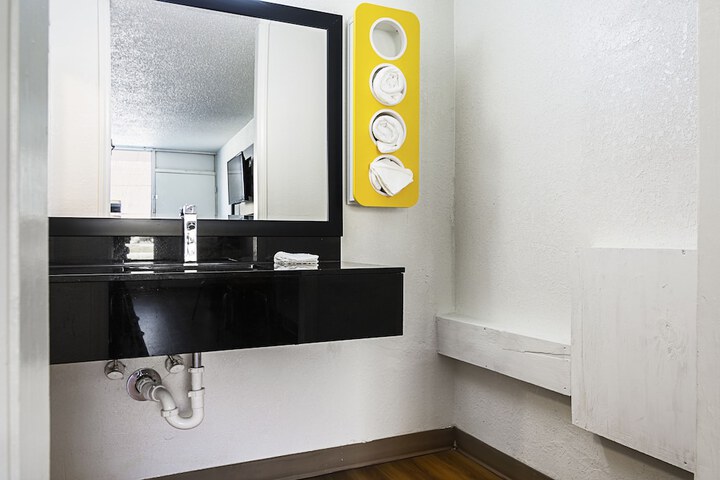 Room 3 of 7