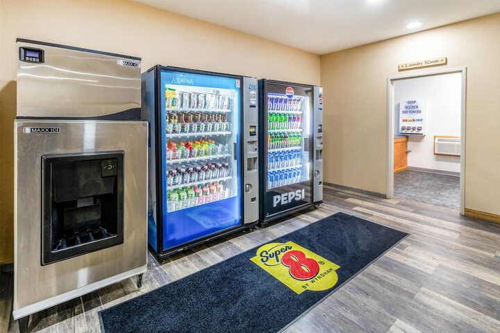 Super 8 by Wyndham Uniontown PA
