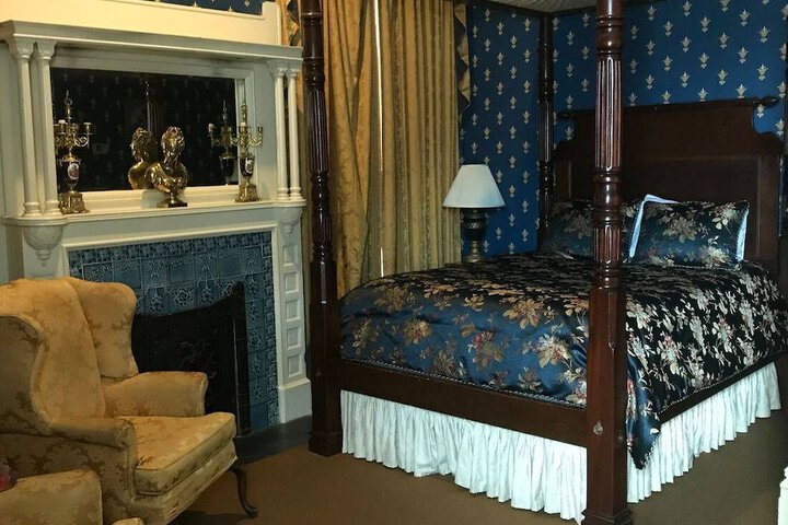 Room 26 of 142