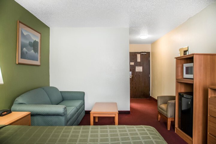 Room 11 of 38