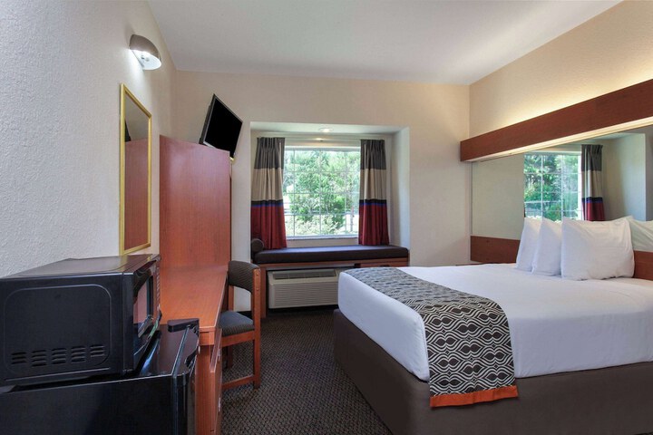 Room 15 of 53