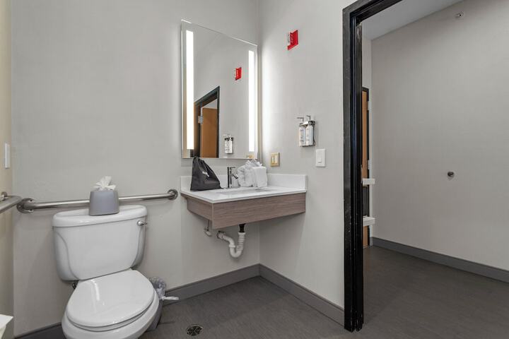 Room 40 of 65