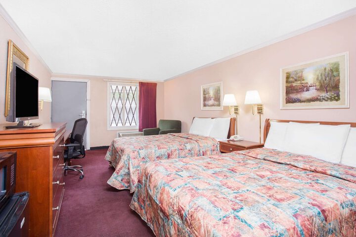 Room 6 of 15