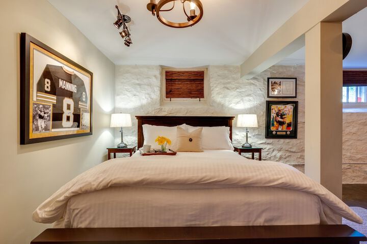 Room 8 of 19