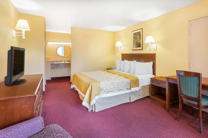 Room 22 of 38