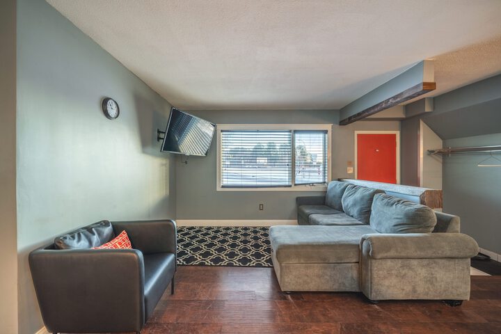 Room 17 of 38