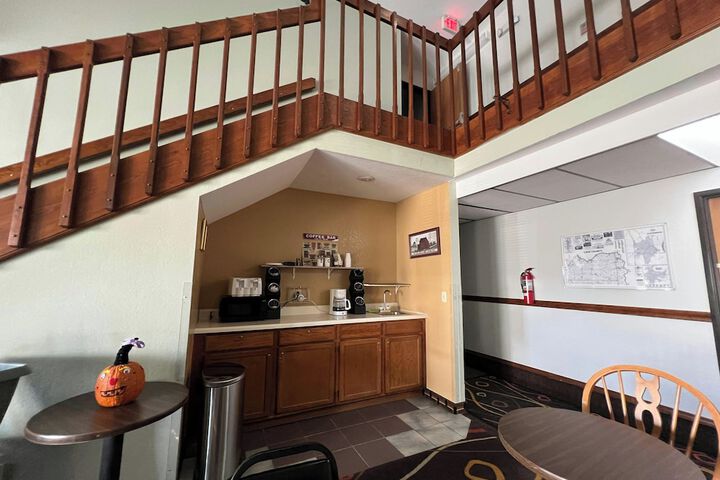 Deluxe Inn
