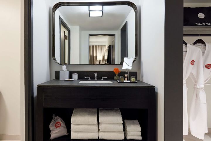 Room 10 of 70