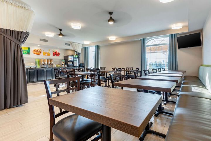 Quality Inn and Suites Oakville-Mississauga