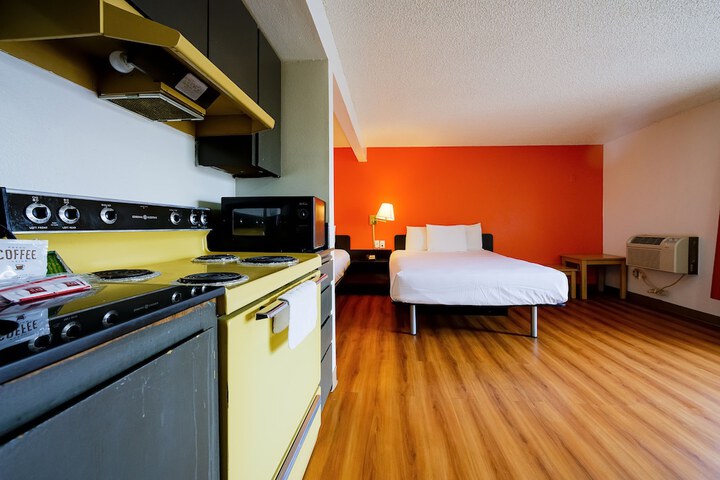 Room 104 of 123
