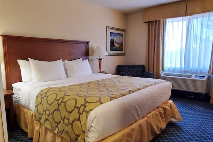 Room 17 of 28